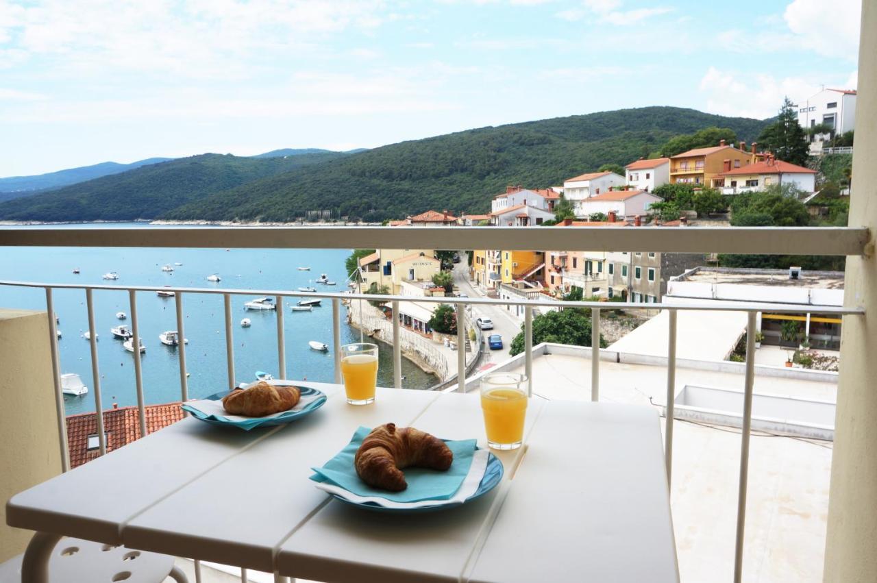 Apartment Layla - Intermezzo With Sea View In Center Of Rabac Exteriör bild