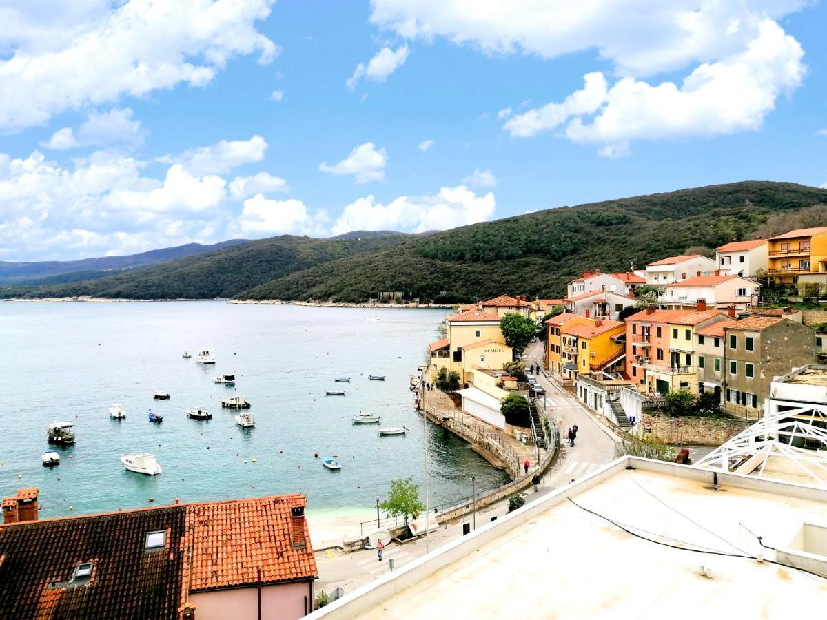 Apartment Layla - Intermezzo With Sea View In Center Of Rabac Exteriör bild